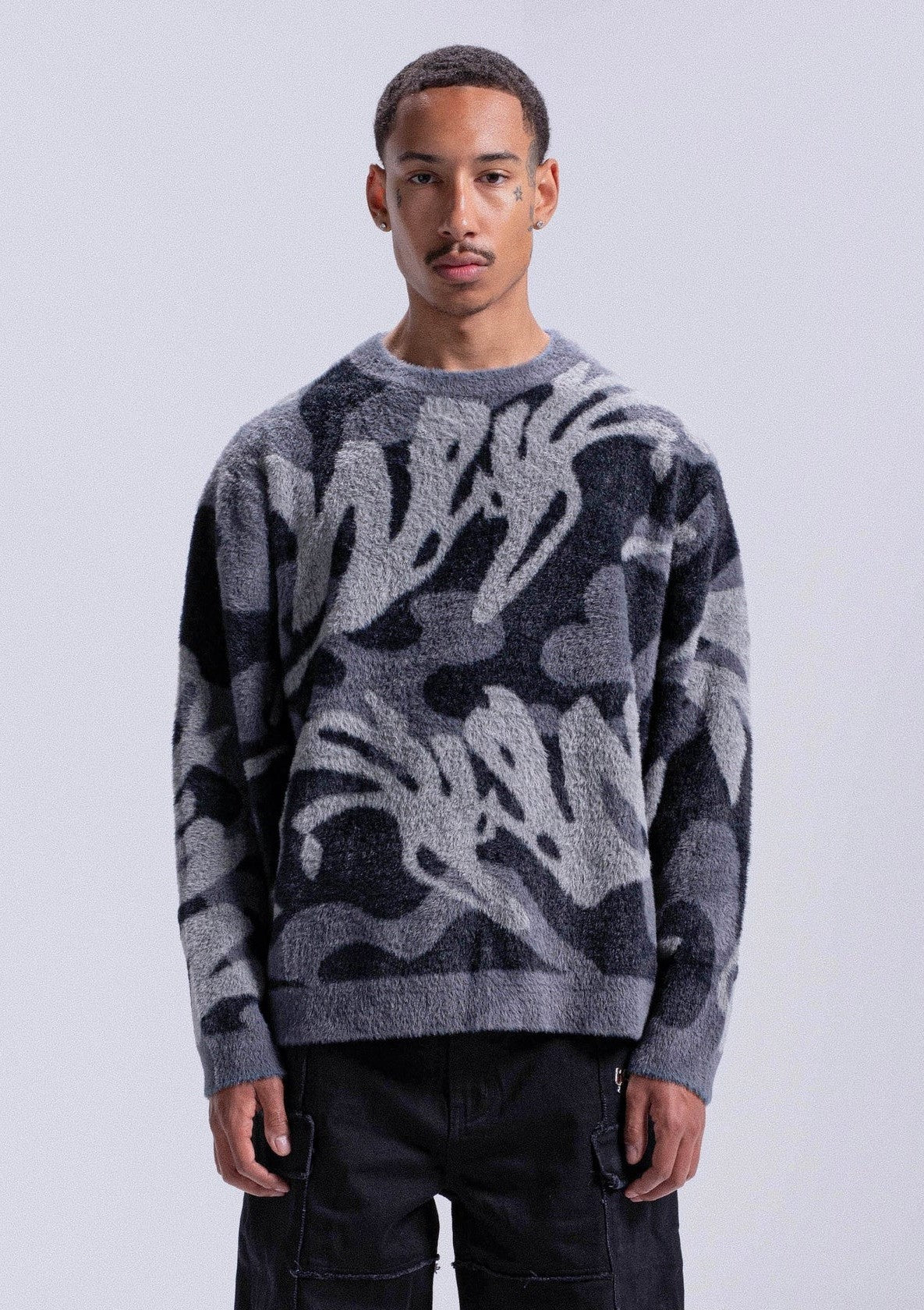 JOSH | FLUFFY SWEATER